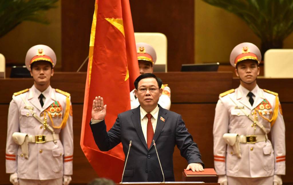 Le président de l’Assemblée nationale Vuong Dinh Huê prête serment