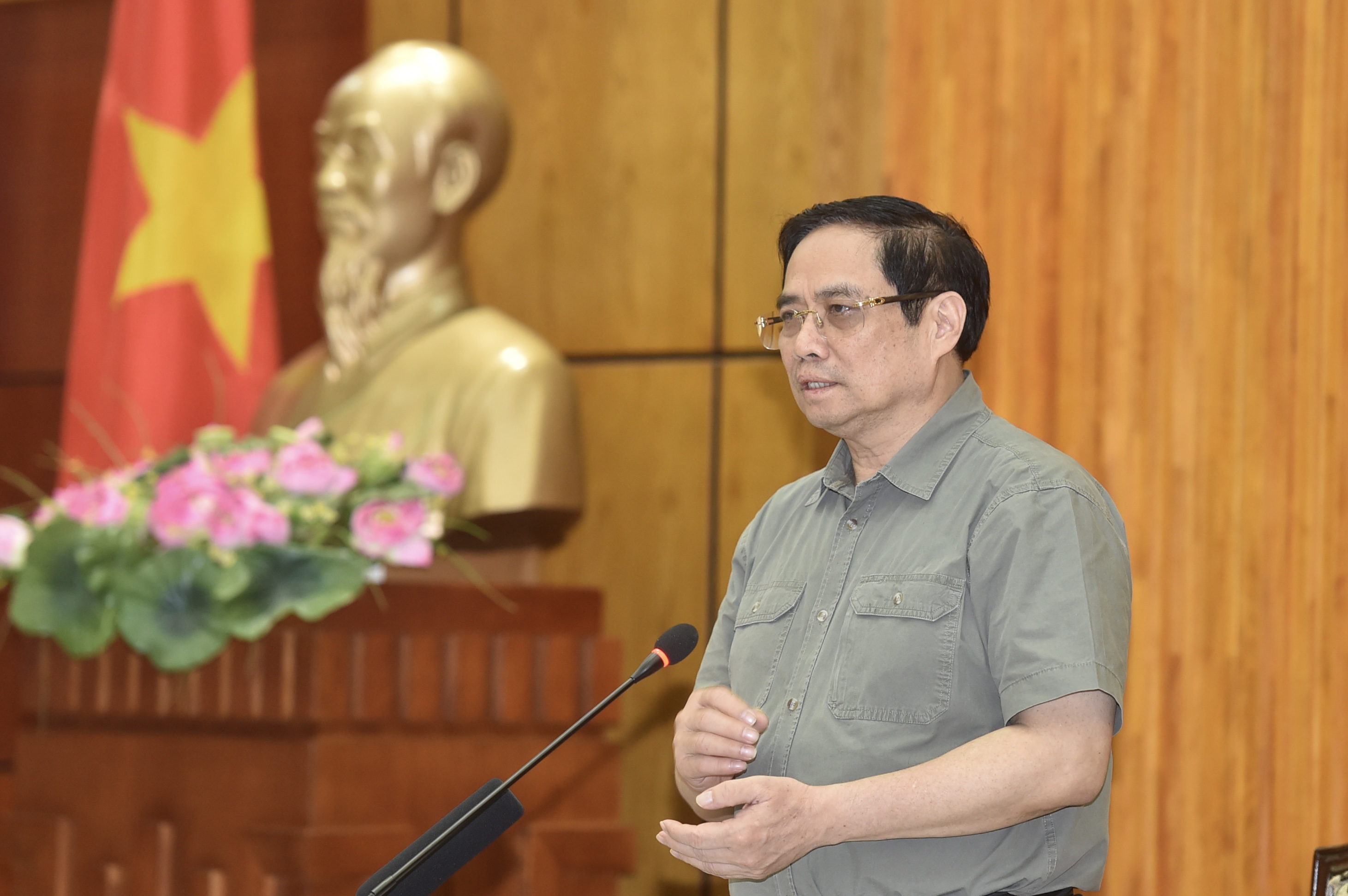 Le Premier ministre demande à Tây Ninh et Long An de durcir les mesures anti-Covid-19