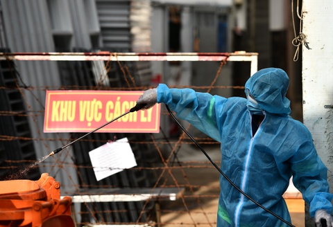COVID-19 247 infections locales confirmées à midi