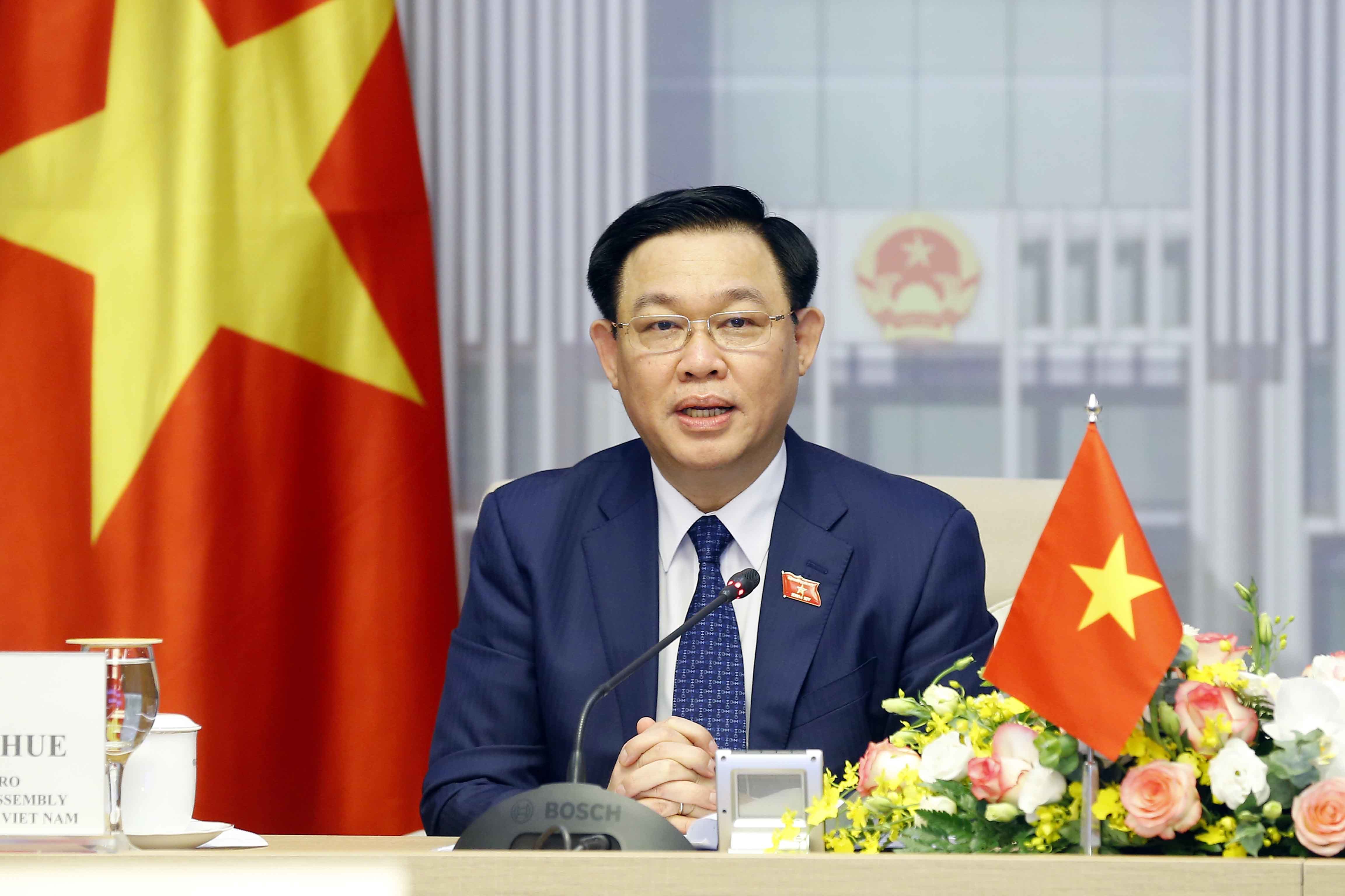 Vietnam-Singapour entretien en ligne entre les chefs des organes législatifs