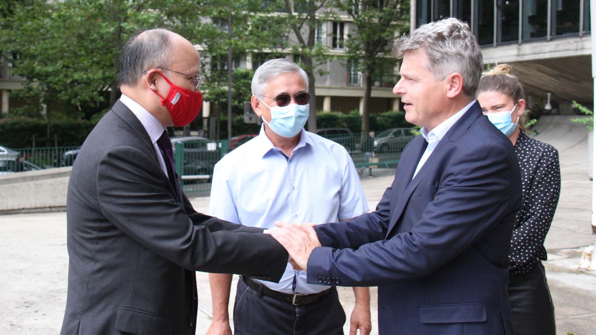 Le secrétaire national du PCF Fabien Roussel reçoit l ambassadeur vietnamien en France