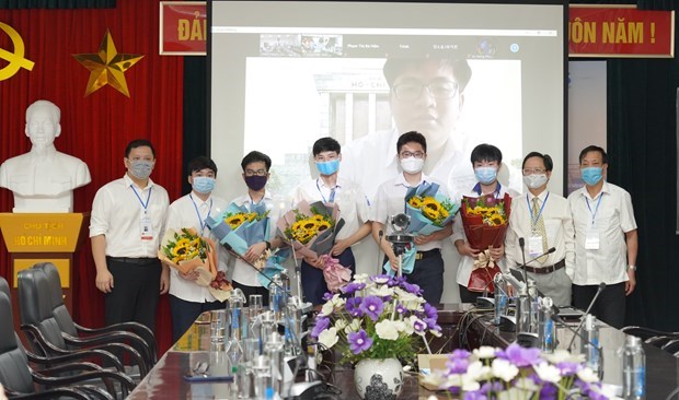 Six lycéens vietnamiens aux Olympiades internationales de mathématiques
