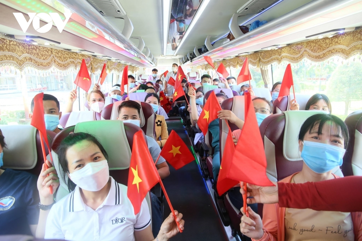 Plus de 1 300 volontaires participent à la lutte contre le COVID-19 à Hô Chi Minh-Ville