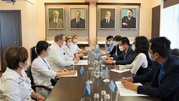 Des étudiants en doctorat vietnamiens en Russie recherchent un modèle de récupération post-COVID-19