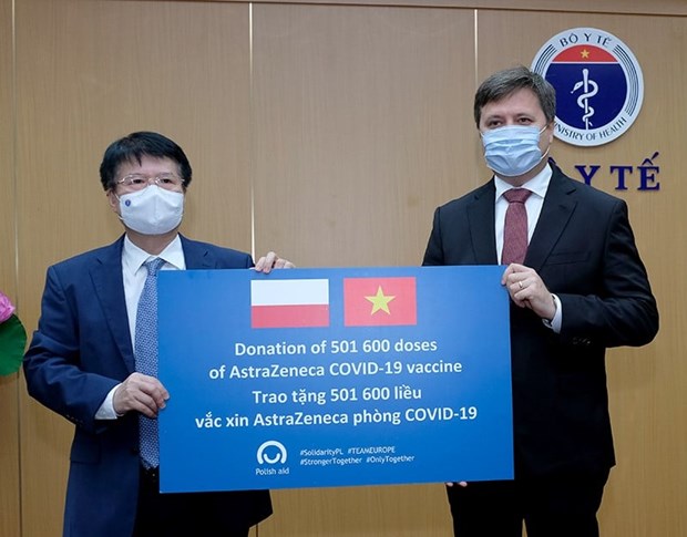 COVID-19  La Pologne fournit 500 000 doses de vaccin au Vietnam