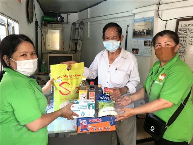 COVID-19 plus de 365 000 personnes à Hô Chi Minh-Ville bénéficient d assistance