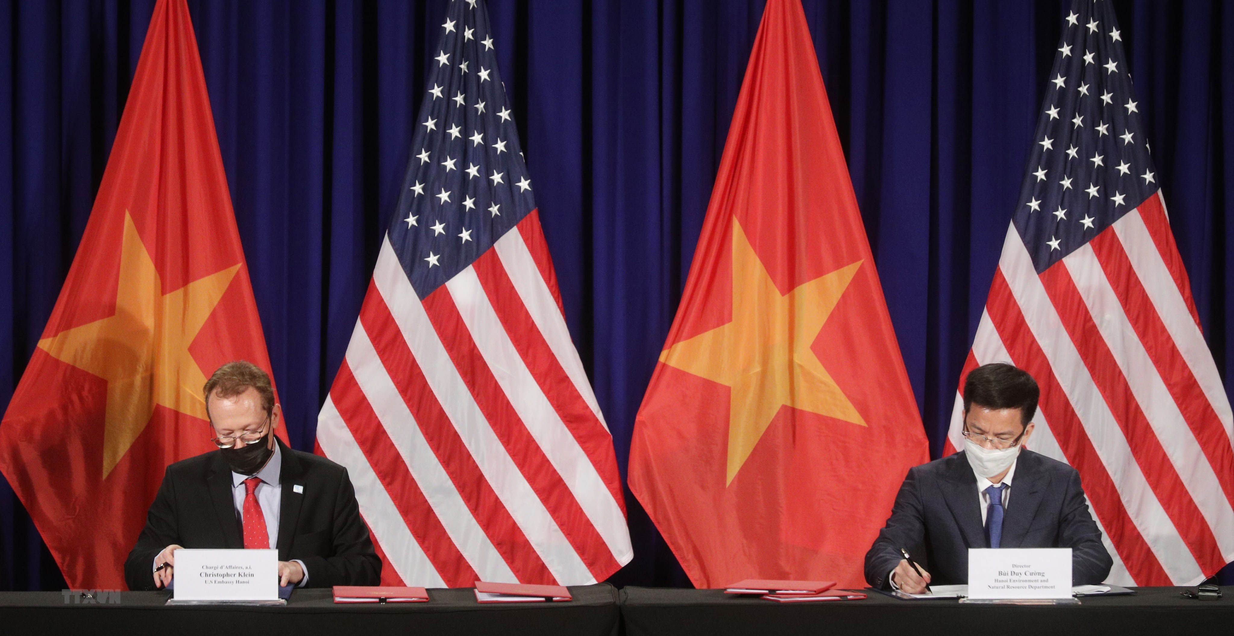 Signature d un accord sur le nouvel emplacement de l ambassade des États-Unis au Vietnam