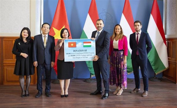 La Hongrie offre au Vietnam un lot de vaccin contre le Covid-19