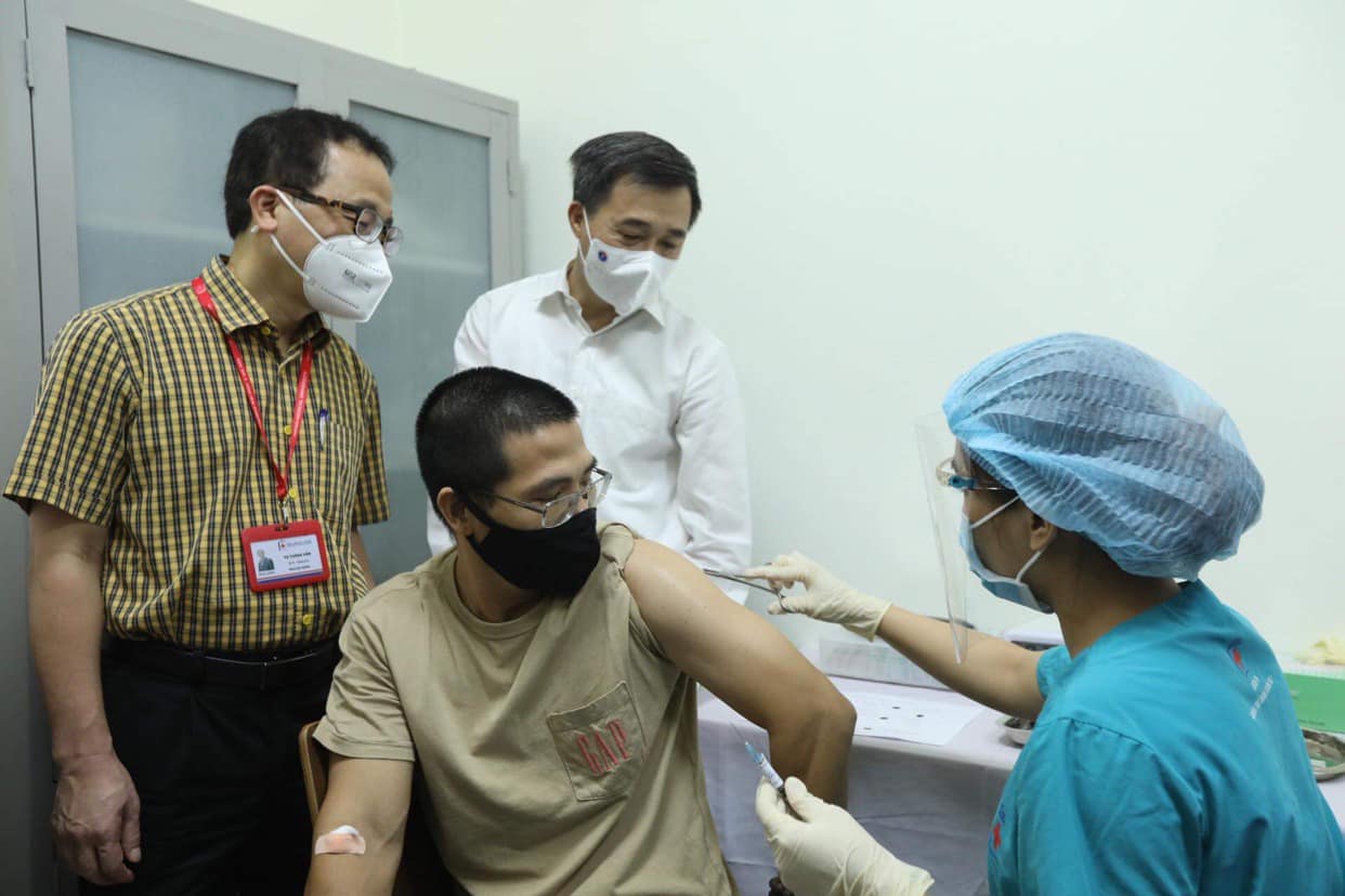 COVID-19 essais cliniques des phases 2 et 3 du vaccin ARCT-154 produit par le Vietnam