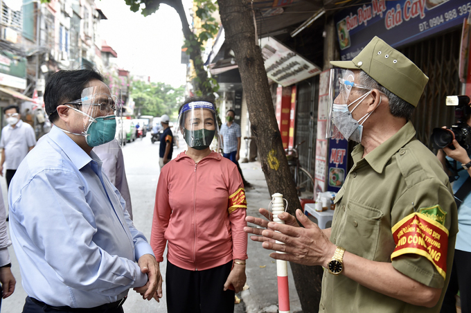 Le PM Pham Minh Chinh inspecte la prévention et le contrôle du COVID-19 à Hanoï