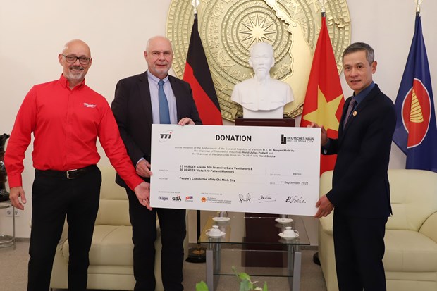 COVID-19 Deux entreprises allemagnes offre des équipements médicaux au Vietnam