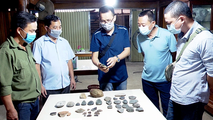 Des outils anciens trouvés sur le site archéologique de Tuyen Quang