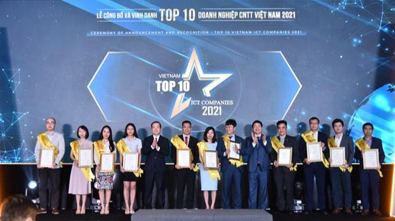 La VINASA honore les meilleures entreprises vietnamiennes des TIC en 2021