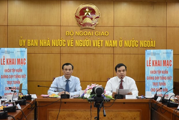 Améliorer les compétences pédagogiques des enseignants vietnamiens à l étranger