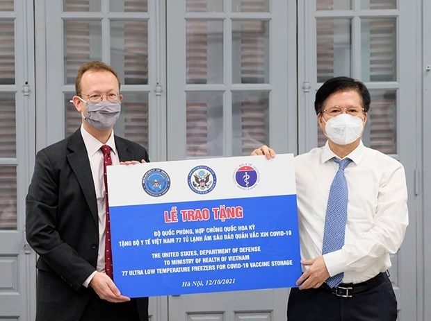 Le Vietnam reçoit des congélateurs ultra-basse température donnés par les États-Unis