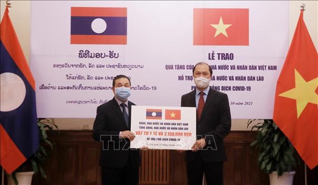 Le Vietnam offre 2,5 millions de dollars et des fournitures médicales au Laos