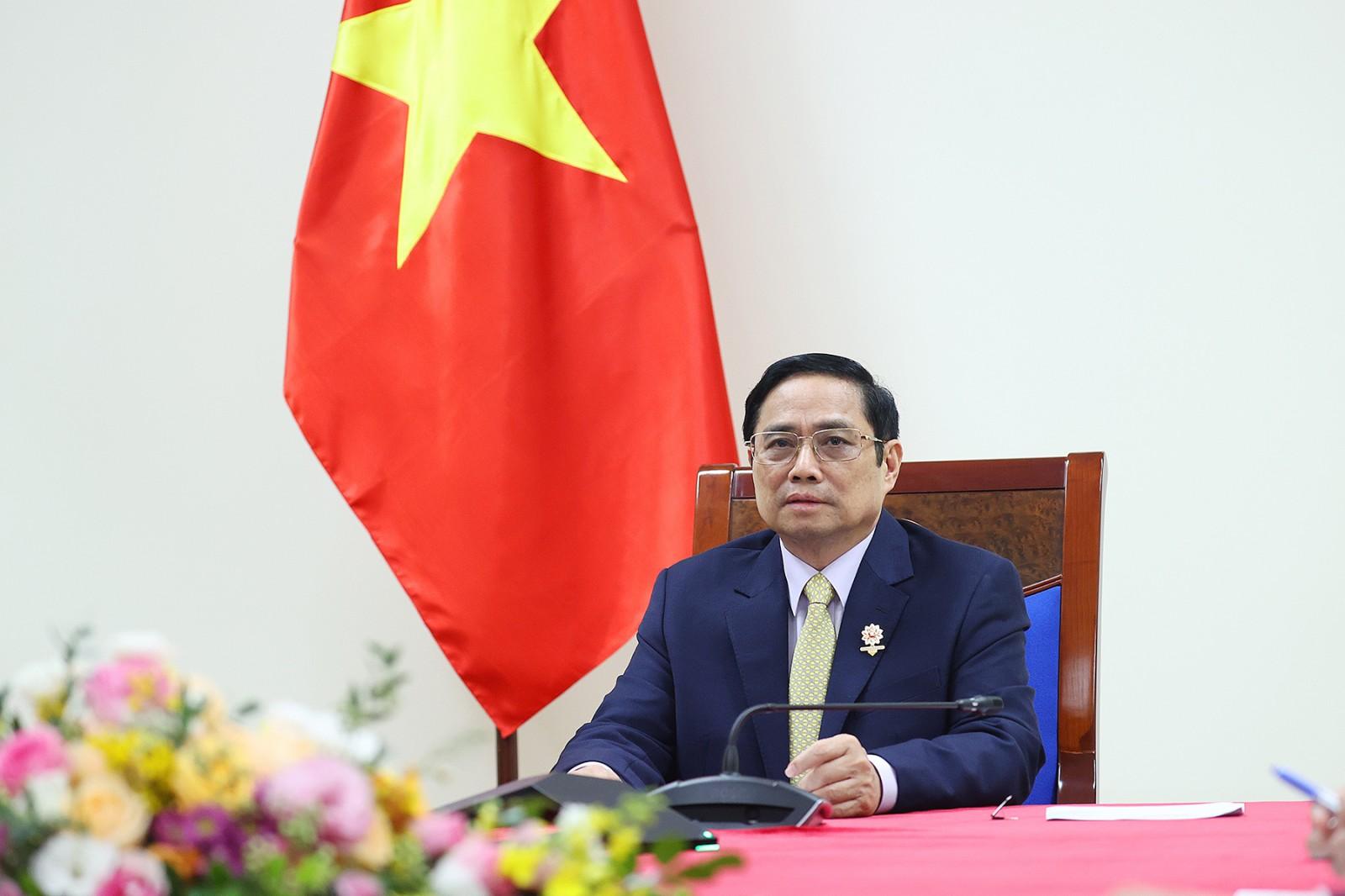 Conversation en ligne entre Pham Minh Chinh et Boris Johnson