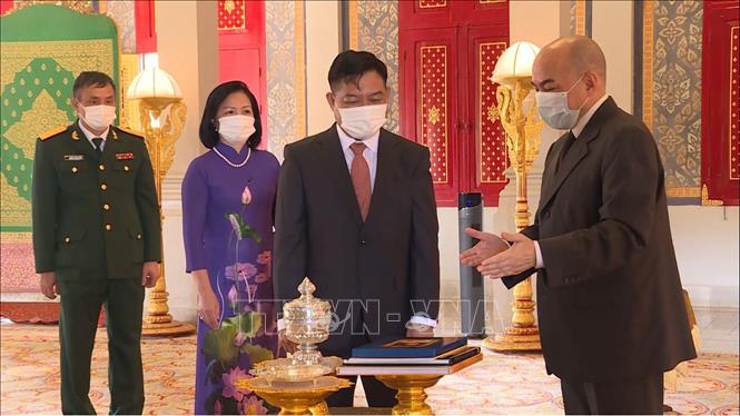 Le roi Norodom Sihamoni salue l’essor des relations Cambodge-Vietnam