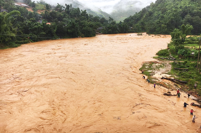 Aide française dans la prévention des inondations à la ville Dien Bien Phu