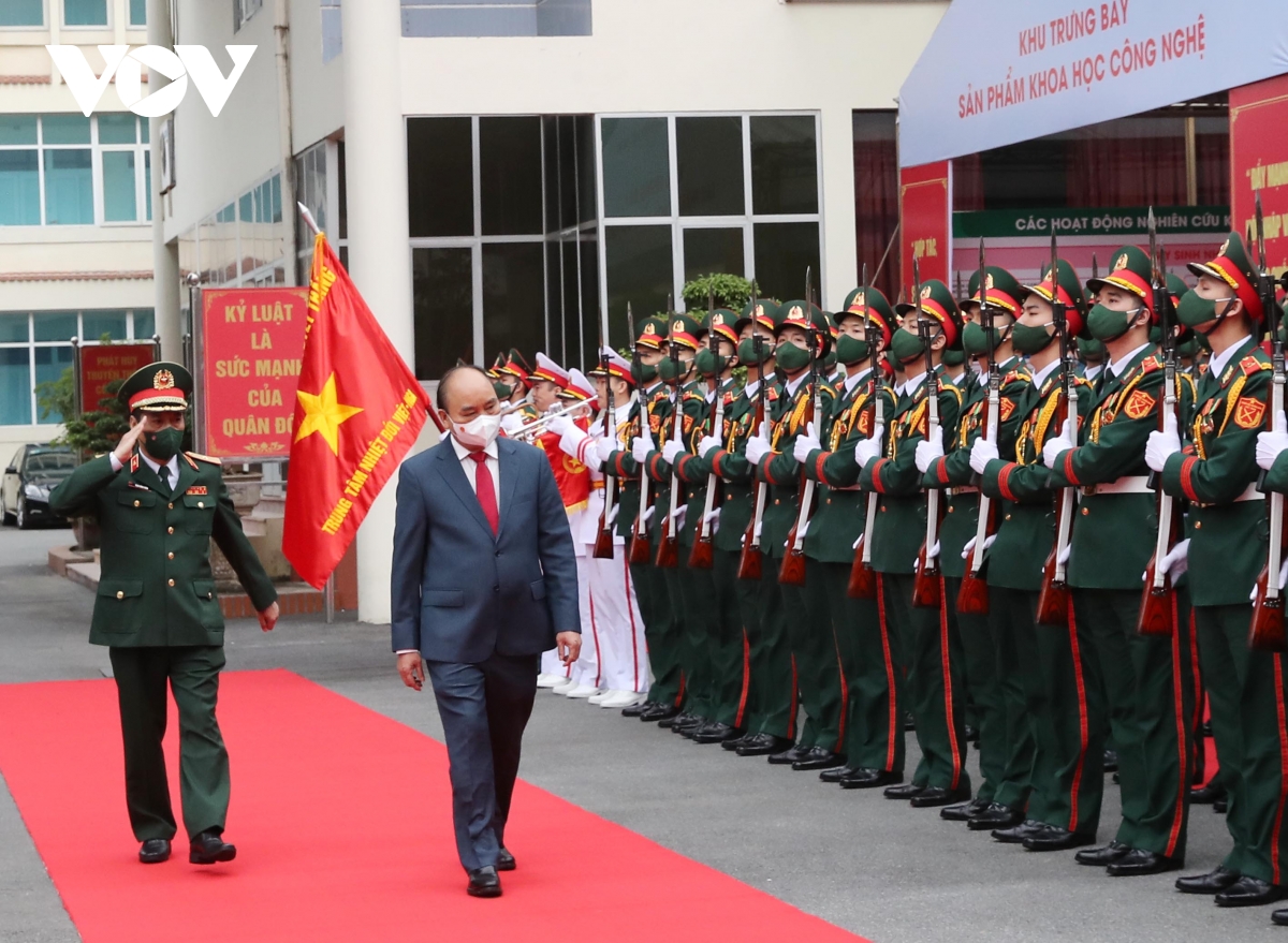Le président Nguyên Xuân Phuc visite le Centre tropical Vietnam-Russie