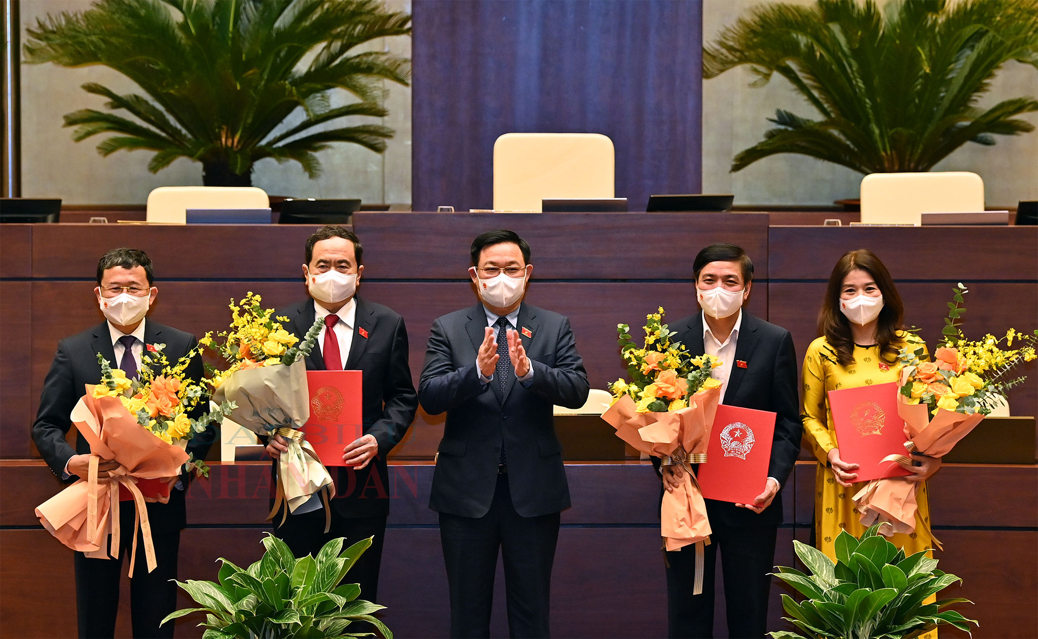 Création des groupes parlementaires de la 15e AN du Vietnam