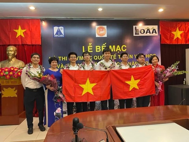 Des Vietnamiens primés aux Olympiades internationales d’astronomie et d’astrophysique 2021