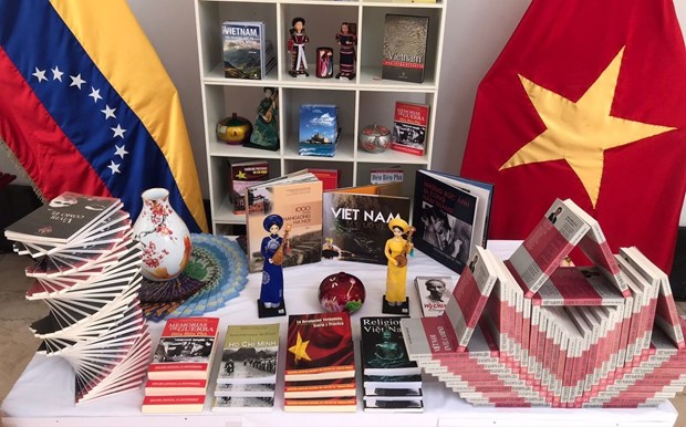 Foire internationale du livre au Venezuela 2021 Séminaire Aperçu de la littérature vietnamienne