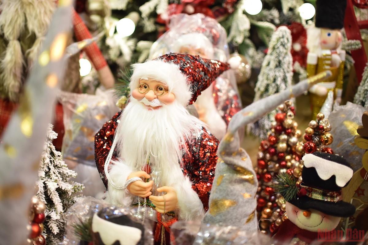 La rue Hang Ma revêt ses habits de Noël