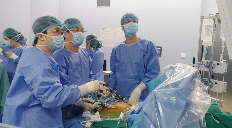La première greffe de foie laparoscopique d un donneur vivant au Vietnam