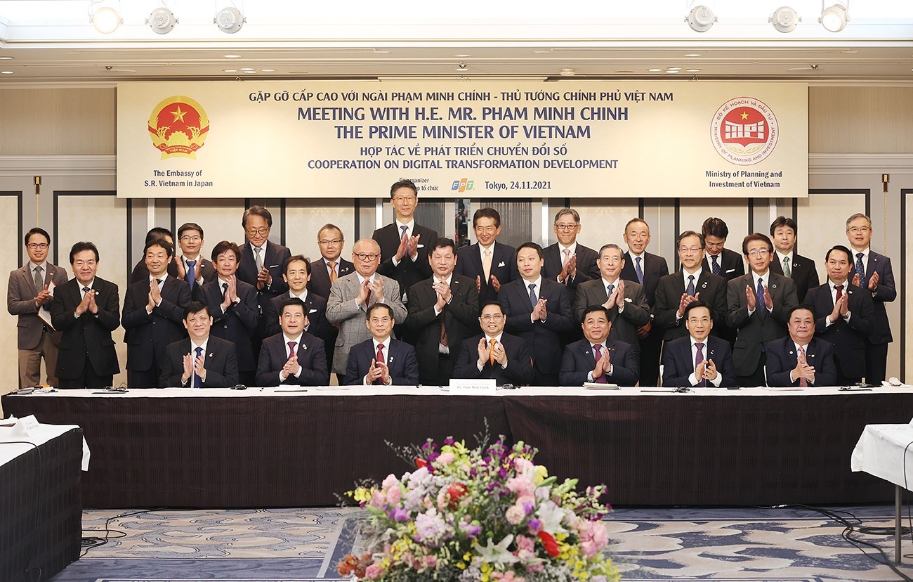 Le PM vietnamien rencontre des dirigeants d entreprises japonaises dans la transformation numérique