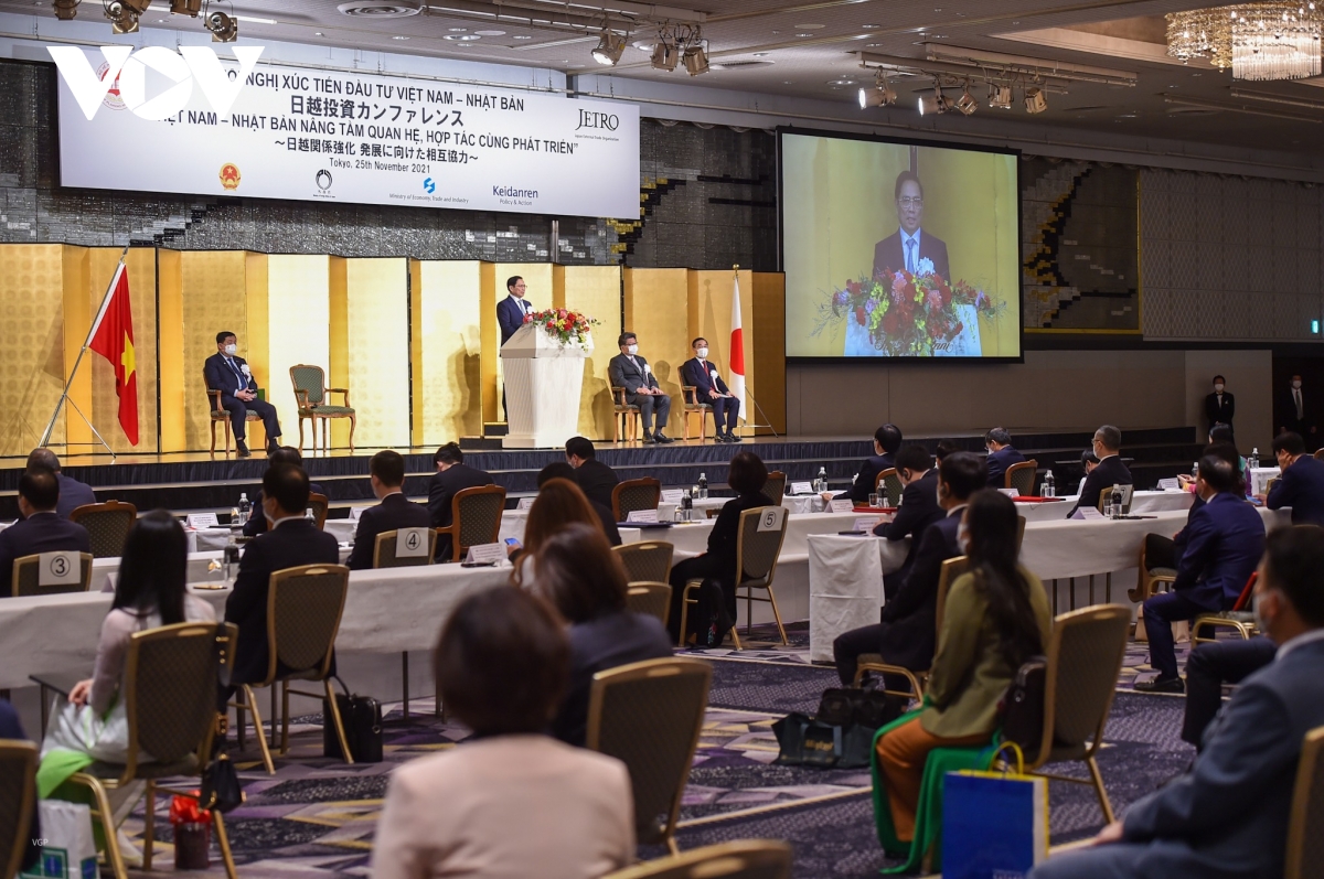 Le Premier ministre assiste à une conférence Vietnam-Japon sur la promotion de l’investissement