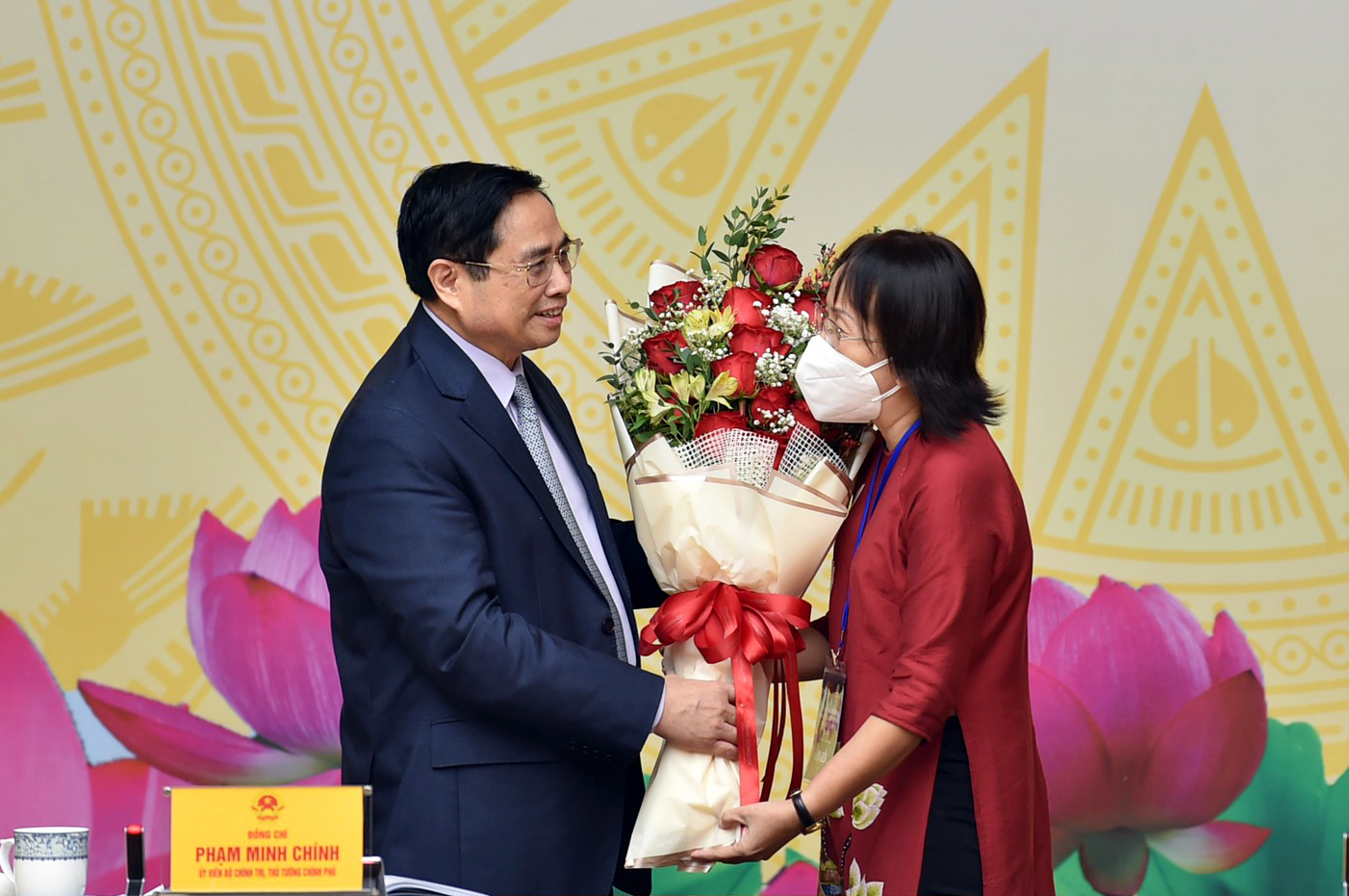 Le Premier ministre Pham Minh Chinh rencontre des enseignants exemplaires