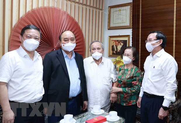 Le président rencontre des enseignants exemplaires à Hô Chi Minh-Ville