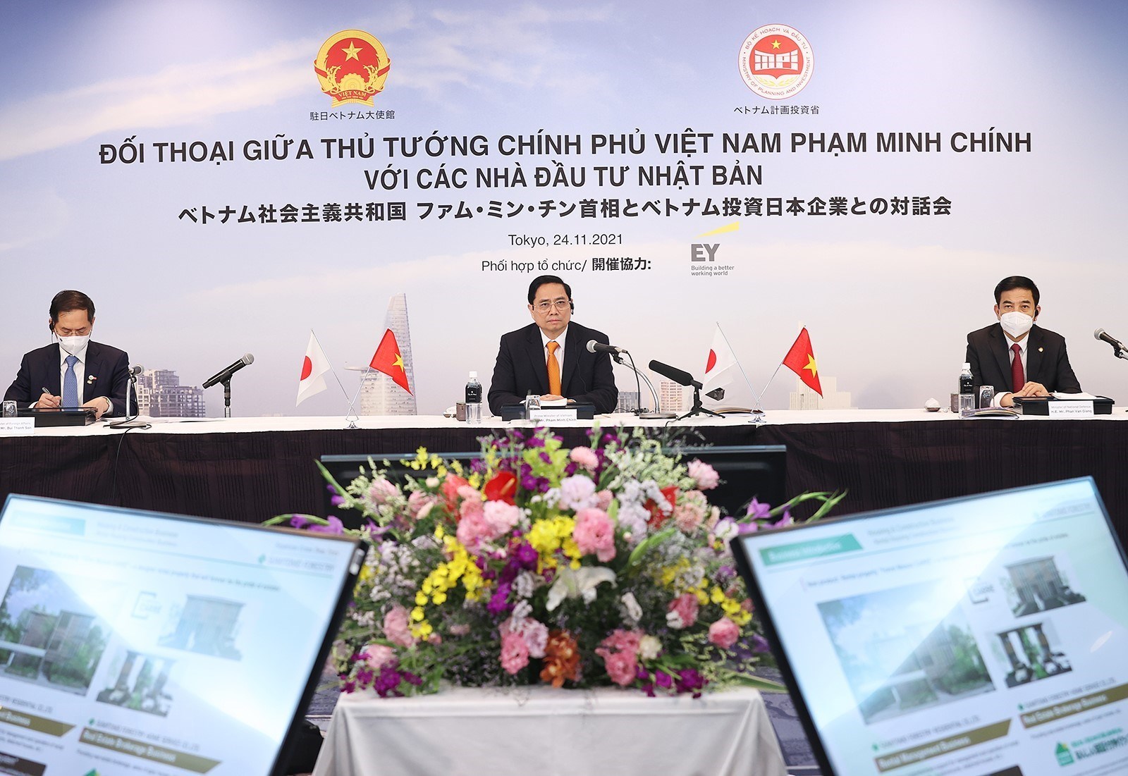 Le Premier ministre Pham Minh Chinh dialogue avec les principaux investisseurs japonais
