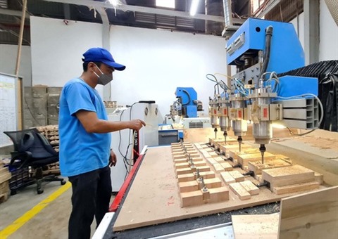 Les usines travaillent sans relâche pour livrer les commandes de Noël