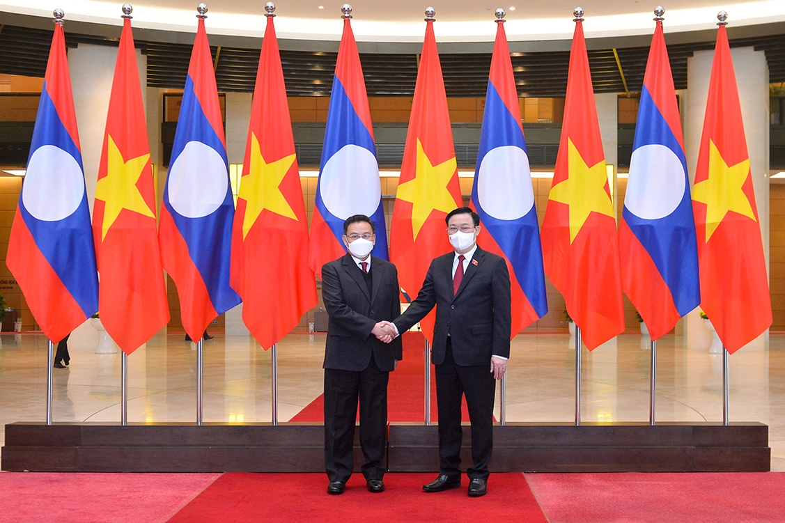 Le président de l AN lao termine sa visite officielle au Vietnam