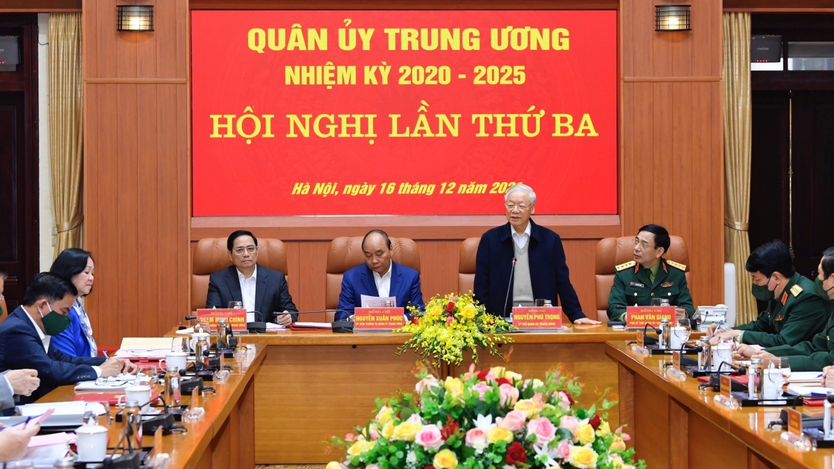 Le secrétaire général Nguyen Phu Trong préside une réunion de la Commission militaire centrale