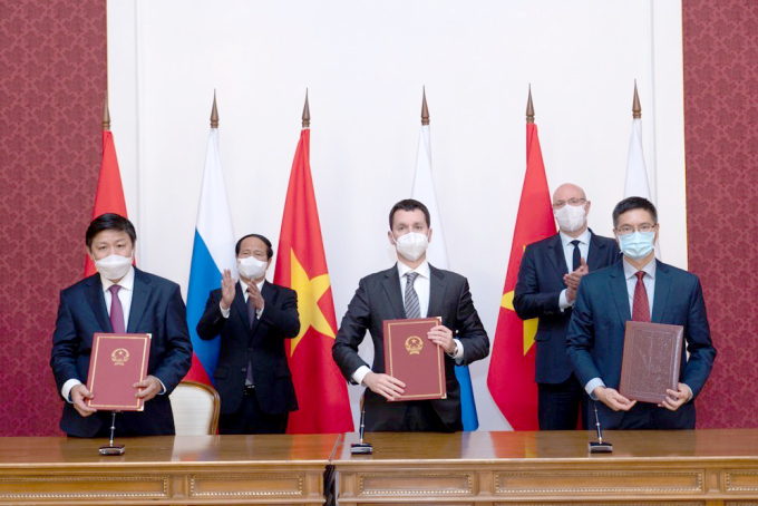 Le Vietnam et la Russie étendent leur coopération sur la production de vaccins Sputnik