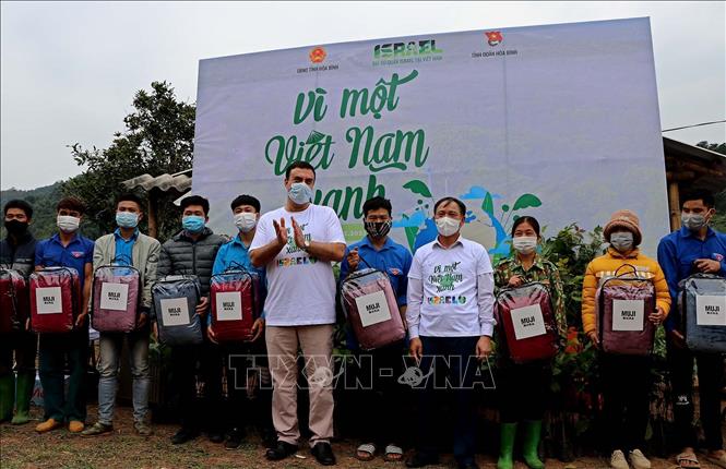 L’ambassade d’Israël fait don de plus de 22 000 plantes à Hoa Binh