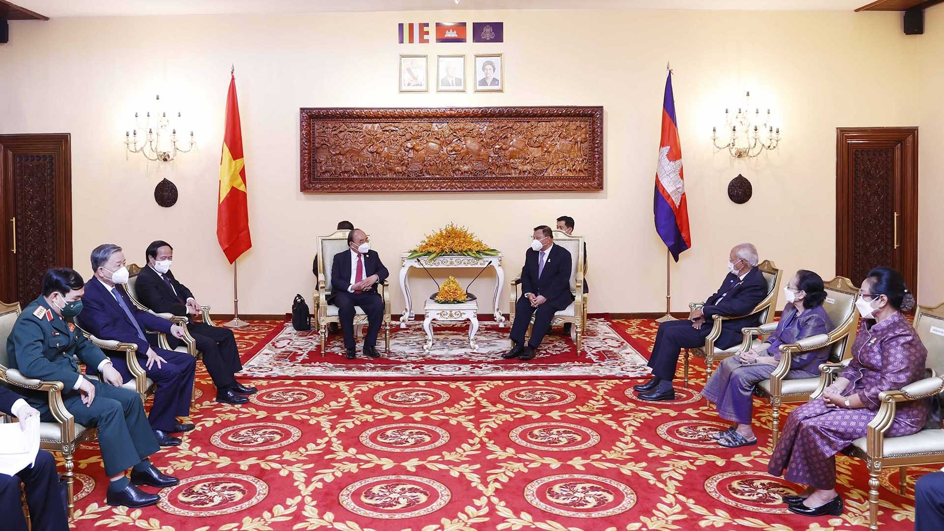 Le président Nguyen Xuan Phuc reçoit des dirigeants cambodgiens