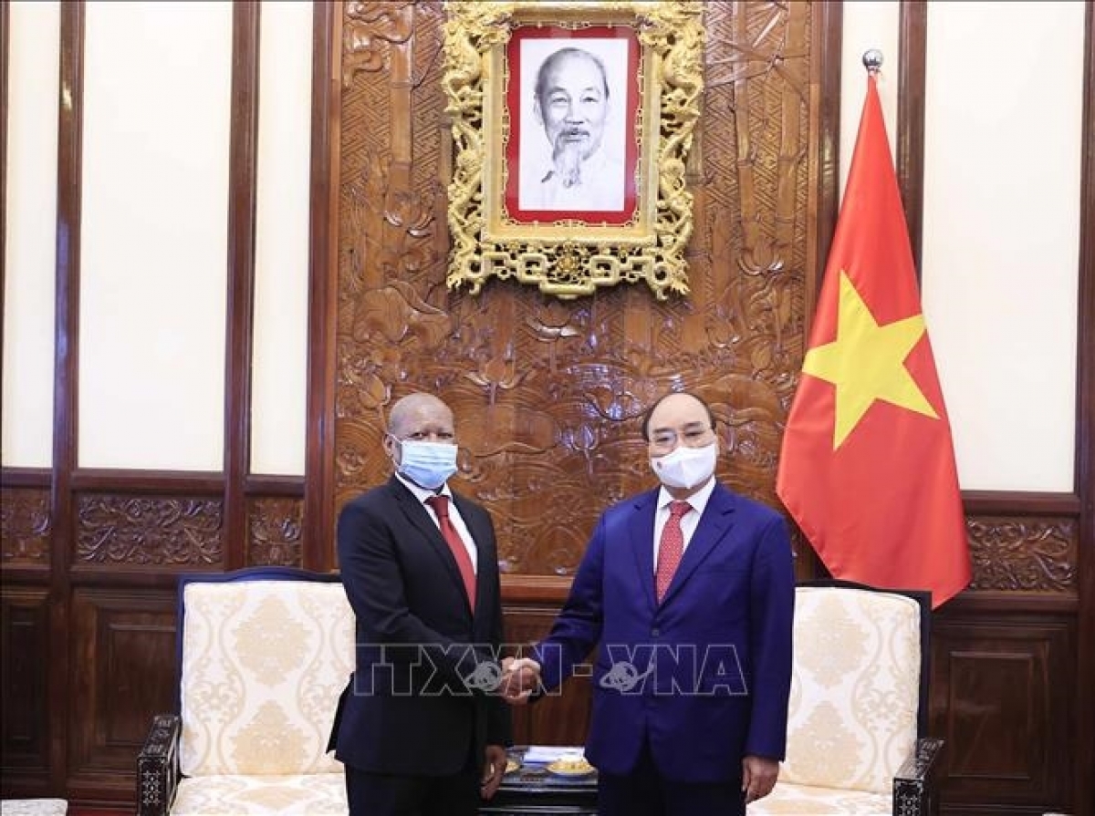 Le président Nguyen Xuan Phuc reçoit l ambassadeur d Afrique du Sud