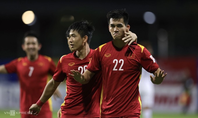 Le Vietnam bat le Cambodge 4-0 et se qualifie pour les demi-finales de la Coupe AFF Suzuki 2020
