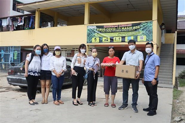 Soutien aux Vietnamiens touchés par les inondations en Malaisie