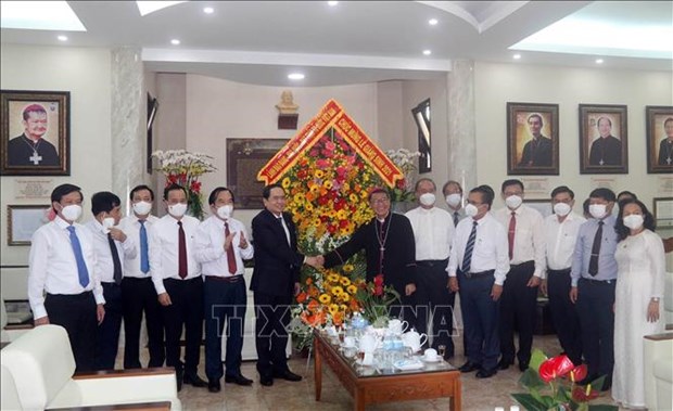 Noël un vice-président de l’AN félicite des chrétiens à Hô Chi Minh-Ville et à Tiên Giang