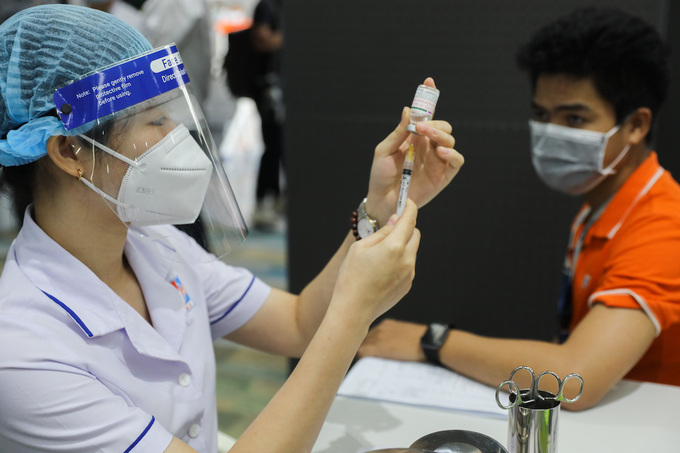 Administrer suffisamment de doses de vaccin anti-COVID-19 pour les populations