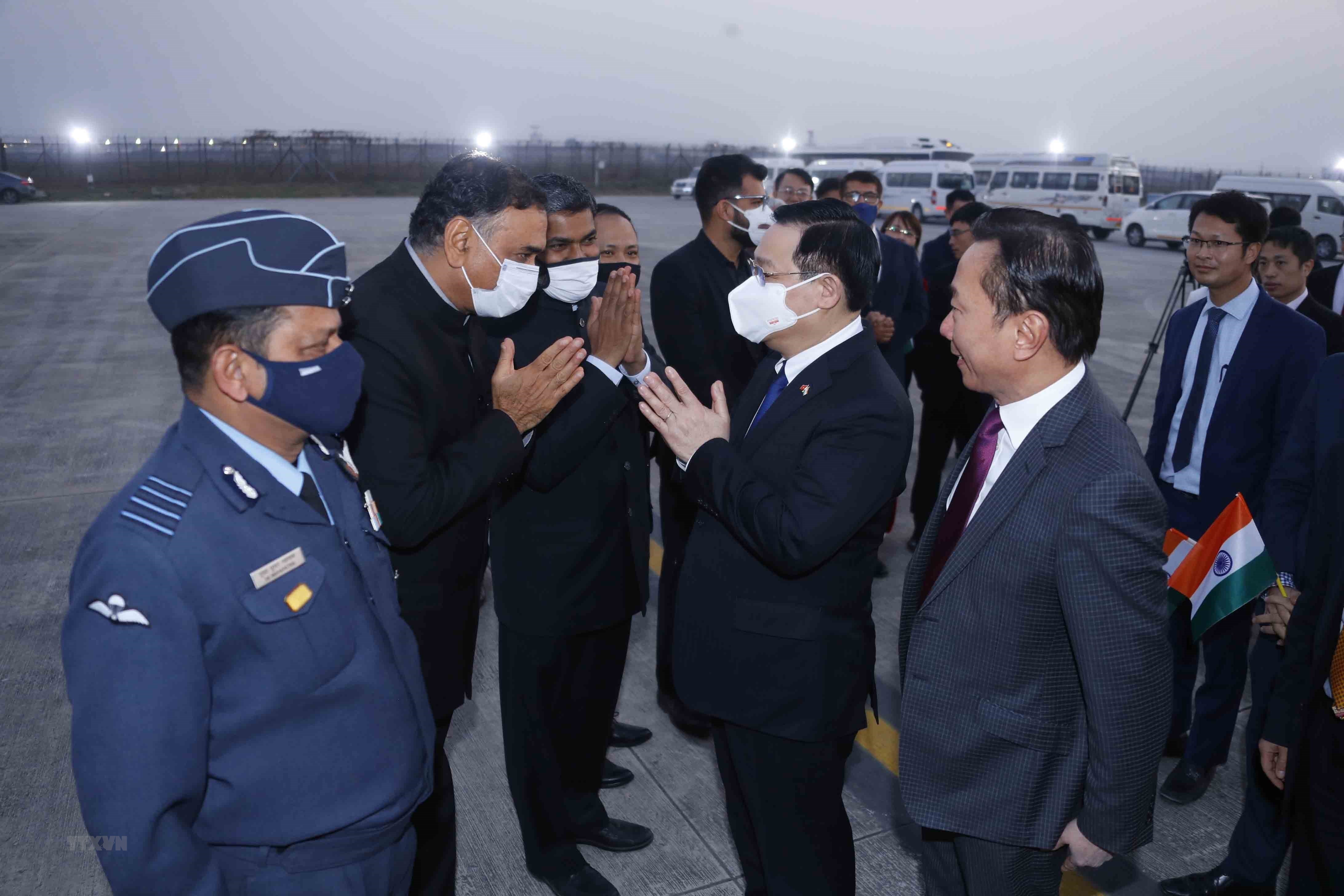 Le président de l’AN Vuong Dinh Hue termine sa visite officielle en R de Corée et en Inde
