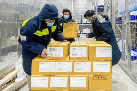 200 000 doses de vaccin indien pour les moins de 18 ans arrivent au Vietnam