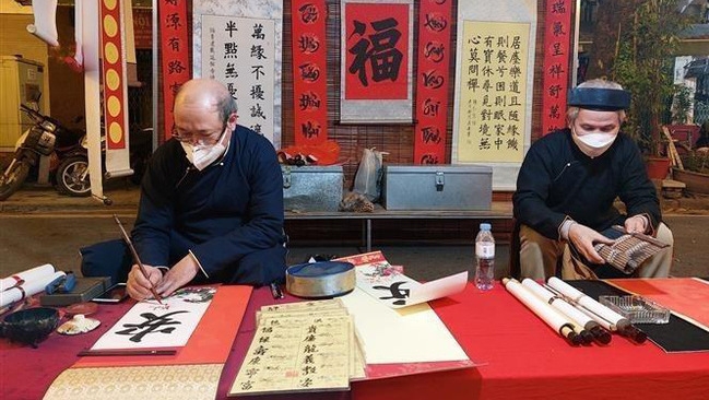 Des fêtes printanières d autrefois recréées dans le vieux quartier de Hanoi