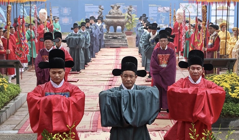 Des rituels royaux du printemps reproduits à la citadelle impériale de Thang Long