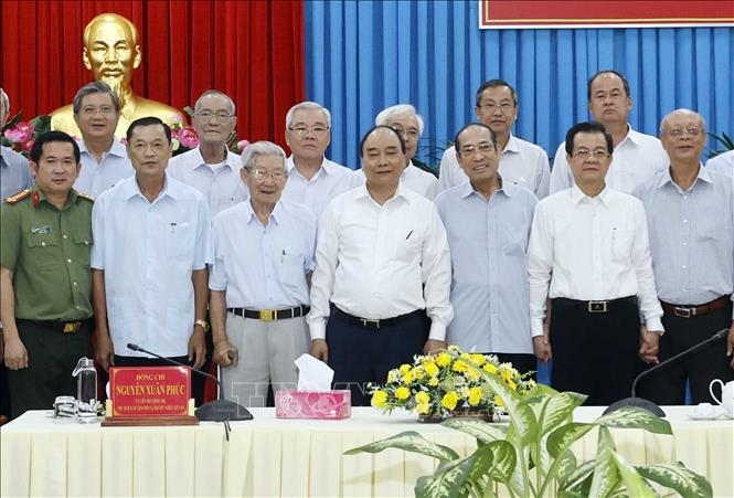Le président Nguyen Xuan Phuc rencontre des anciens dirigeants d An Giang